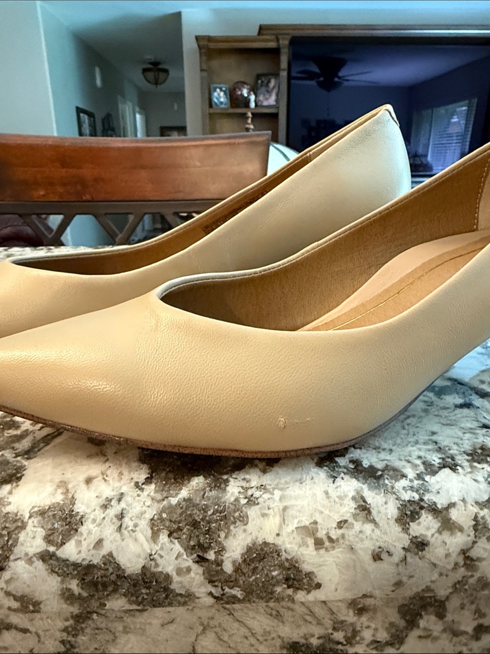 Vionic Women's 8.5 Kit Josie in Sand Leather with Low Heel - Picture 11 of 11